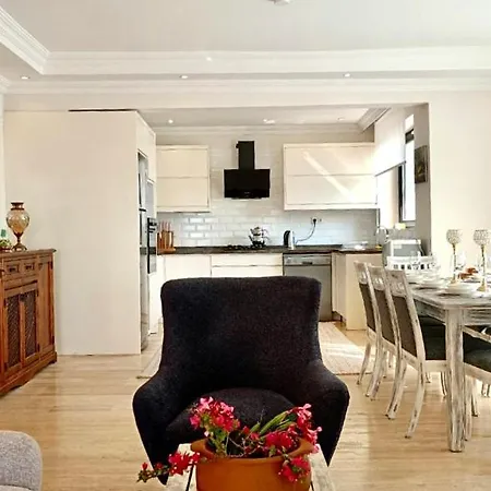 Kalkanda Sonsuzluk Havuzlu Villa Kaş
