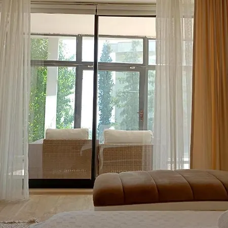 Kalkanda Sonsuzluk Havuzlu Villa Kaş