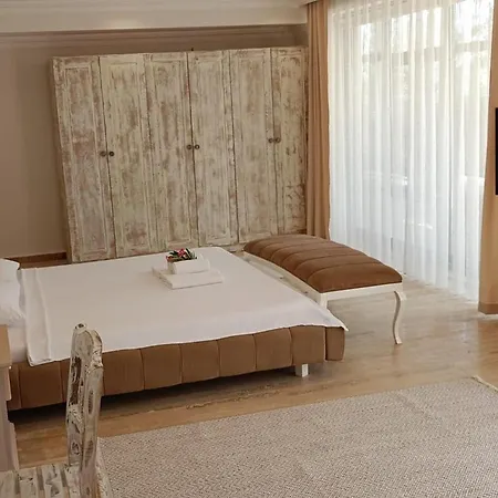 Kalkanda Sonsuzluk Havuzlu * Kaş